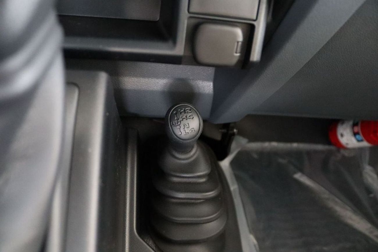 تويوتا لاند كروزر 70 2025 TOYOTA LAND CRUISER GRJ 78 4.0 V6 AUTOMATIC **التصدير فقط خارج الخليج****EXPORT ONLY**