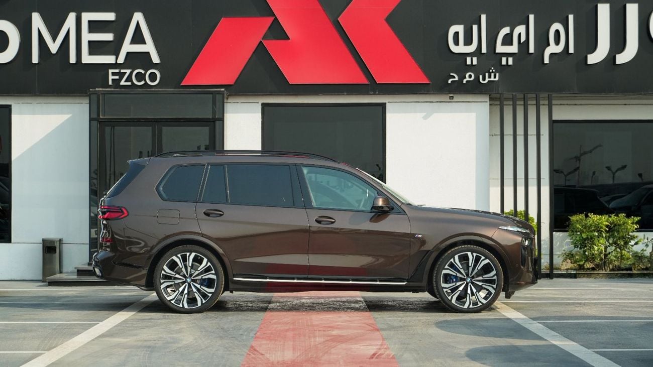 BMW X7 XDRIVE40i M SPORT PRO MACADAMIA METALLIC 2026MY EXPORT ONLY
