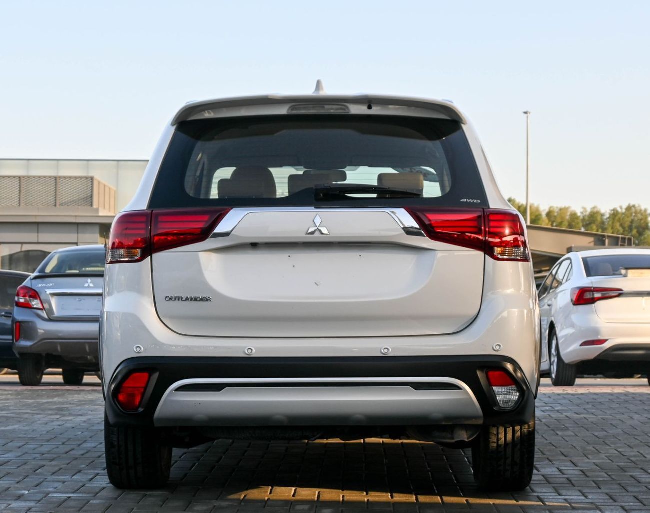 ميتسوبيشي آوتلاندر ميتسوبيشى أوتد لاندر- 2023- خليجى-4WD - 4V بدون حوادث - بمحرك 2.4 - بحاله ممتازه