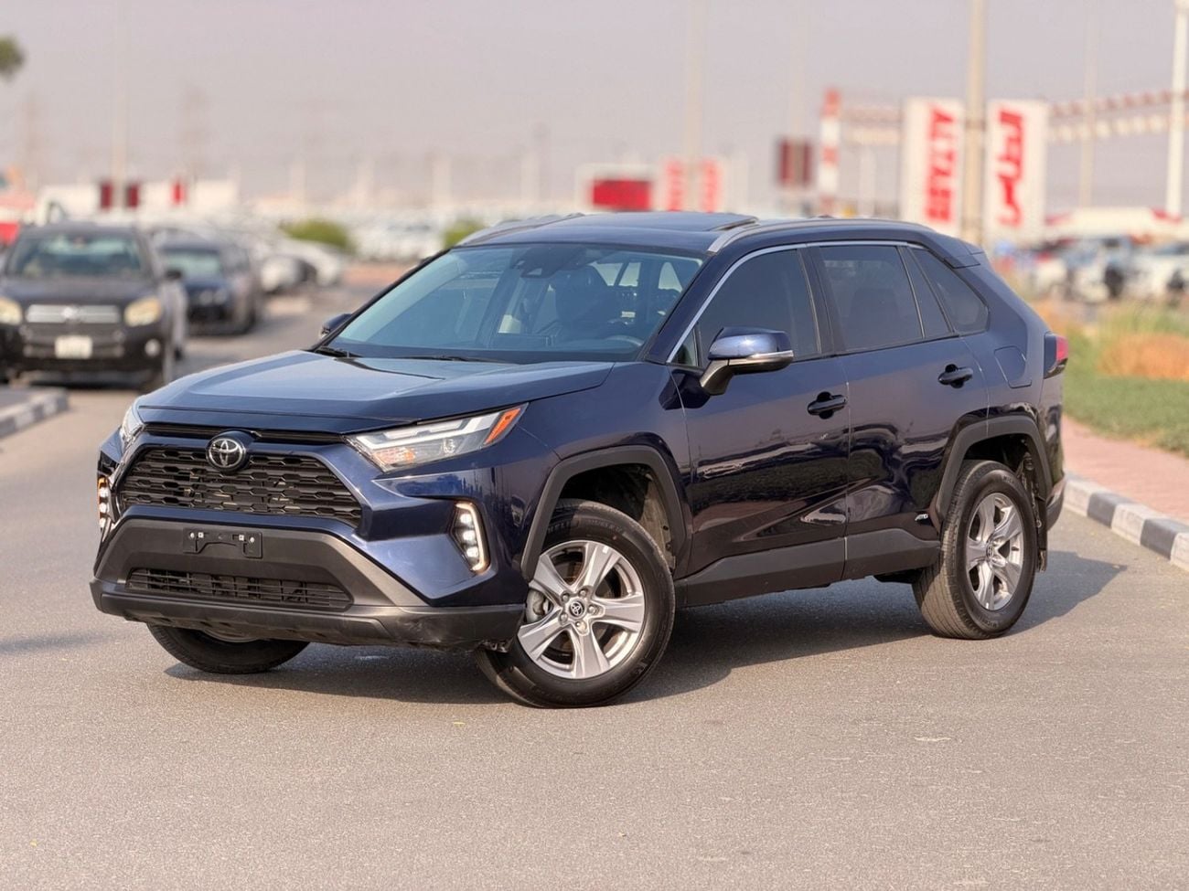 تويوتا راف ٤ Hybrid XLE premium | sunroof, leather seats, push start 2025