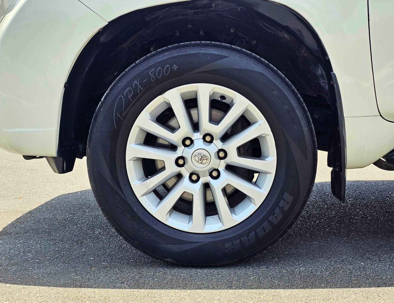 تويوتا برادو VXR/ V4 2.7L/ FULL OPTION/ SUNROOF/ ELECTRIC LEATHER SEATS/ HEADS REST TV/ DOWN TYRE/ LOT# 39672