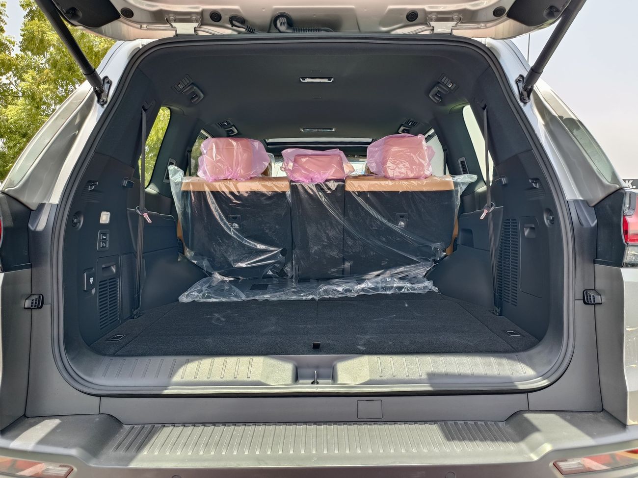 لكزس LX 600 PRESTIGE EURO 4 / V6 / 3.5L / SUNROOF / FULL OPT AND MUCH MORE (CODE # 67842)