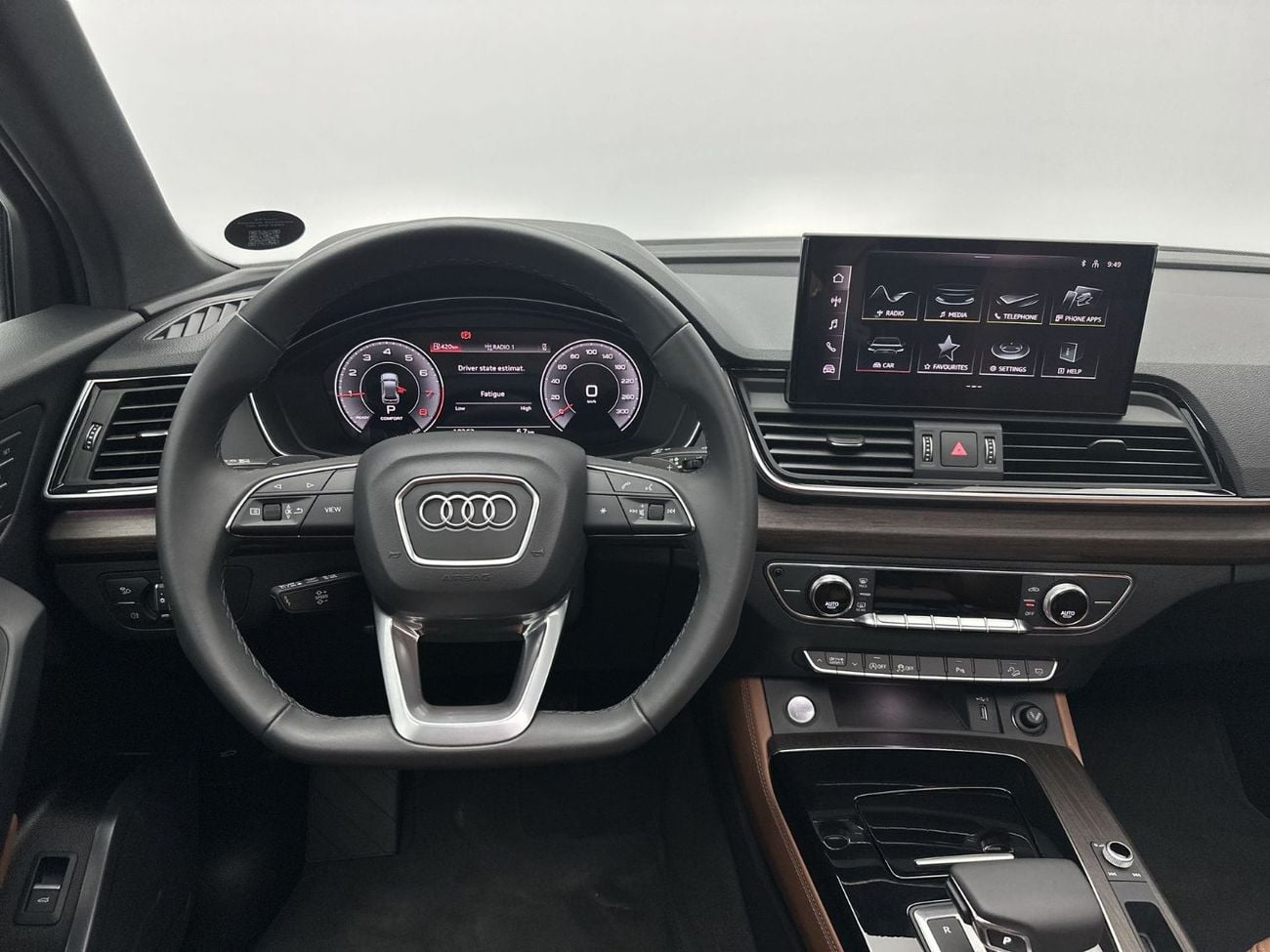 Audi Q5 45 TFSI Quattro Design 2.0L Q5 Advanced 45 TFSI quattro 249hp (Ref# 106957)