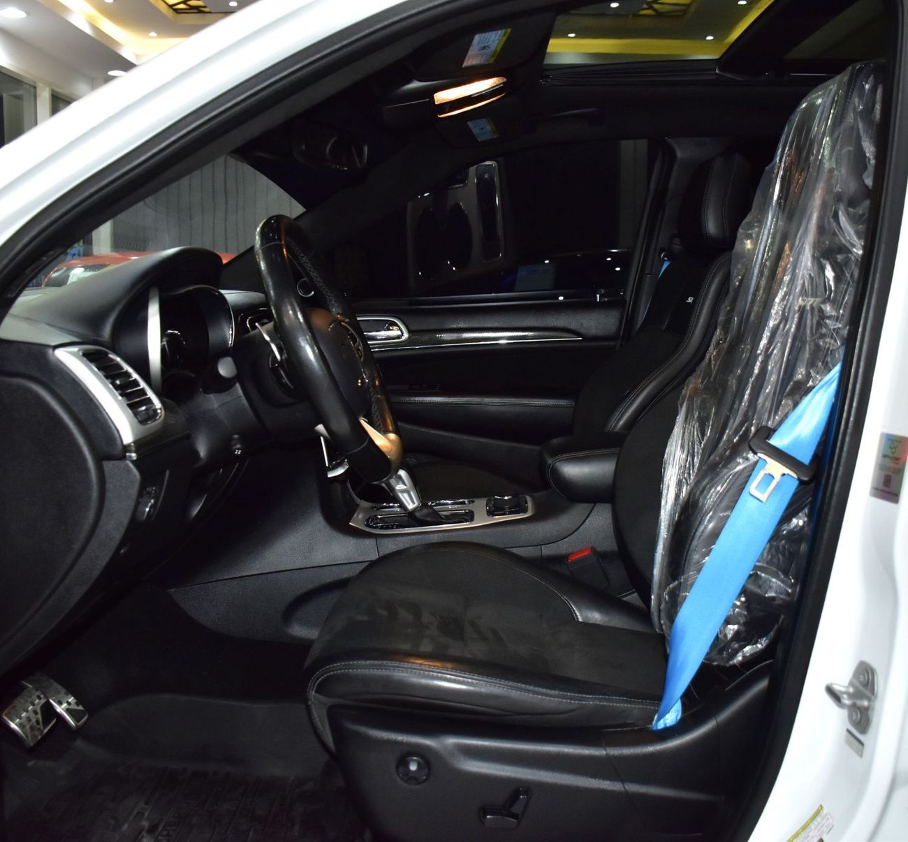 جيب جراند شيروكي EXCELLENT DEAL for our Jeep Grand Cherokee SRT ( 2020 Model ) in White Color Canadian Specs