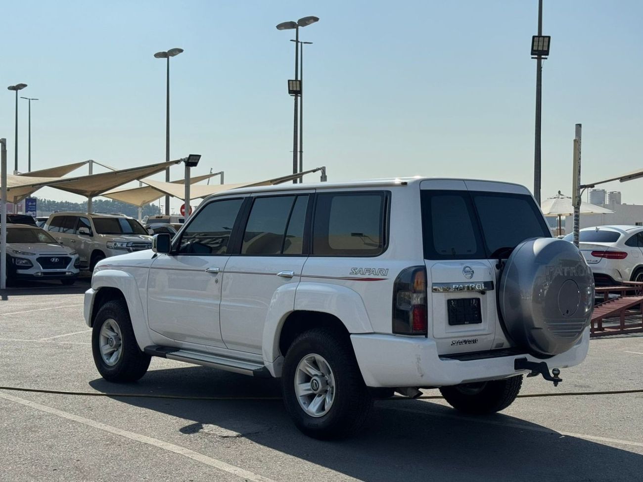 Nissan Patrol Safari NISSAN PATROL SAFARI 2016 GCC FULL OPTION PERFECT CONDITION