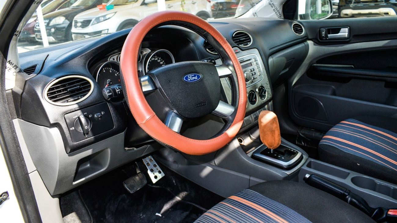 Ford Focus Gulf - number one - hatch - cruise control - control - rear wing, fog lights in excellent condition