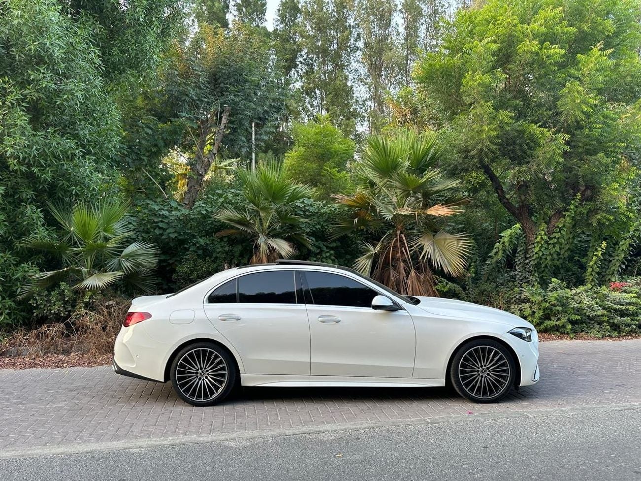 مرسيدس بنز C 200 2024 | GCC Specs | Low Mileage | 1.5L | Full Option | Perfect Condition
