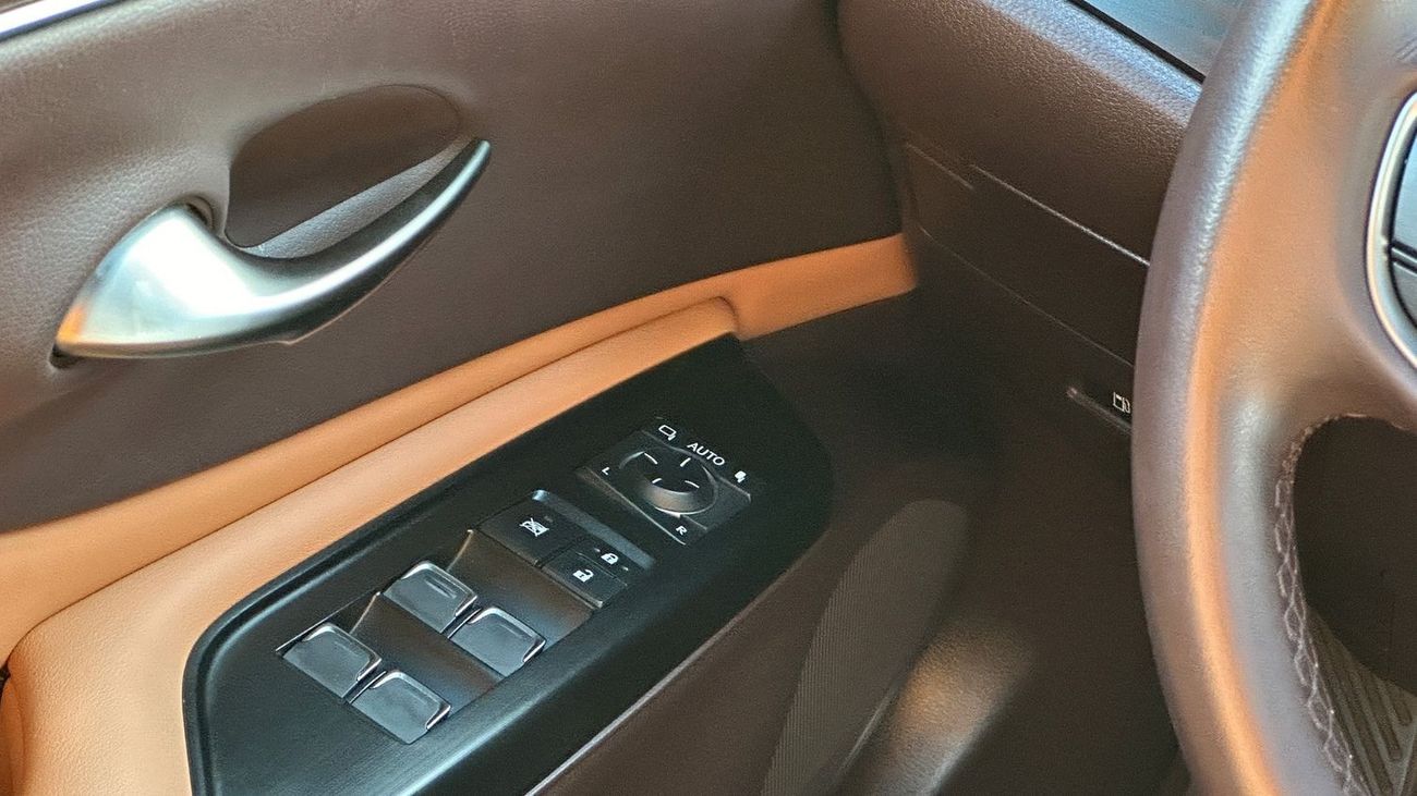 Lexus ES300h 2.5L Hybrid 4 Cylinders Full Service History 2021 GCC