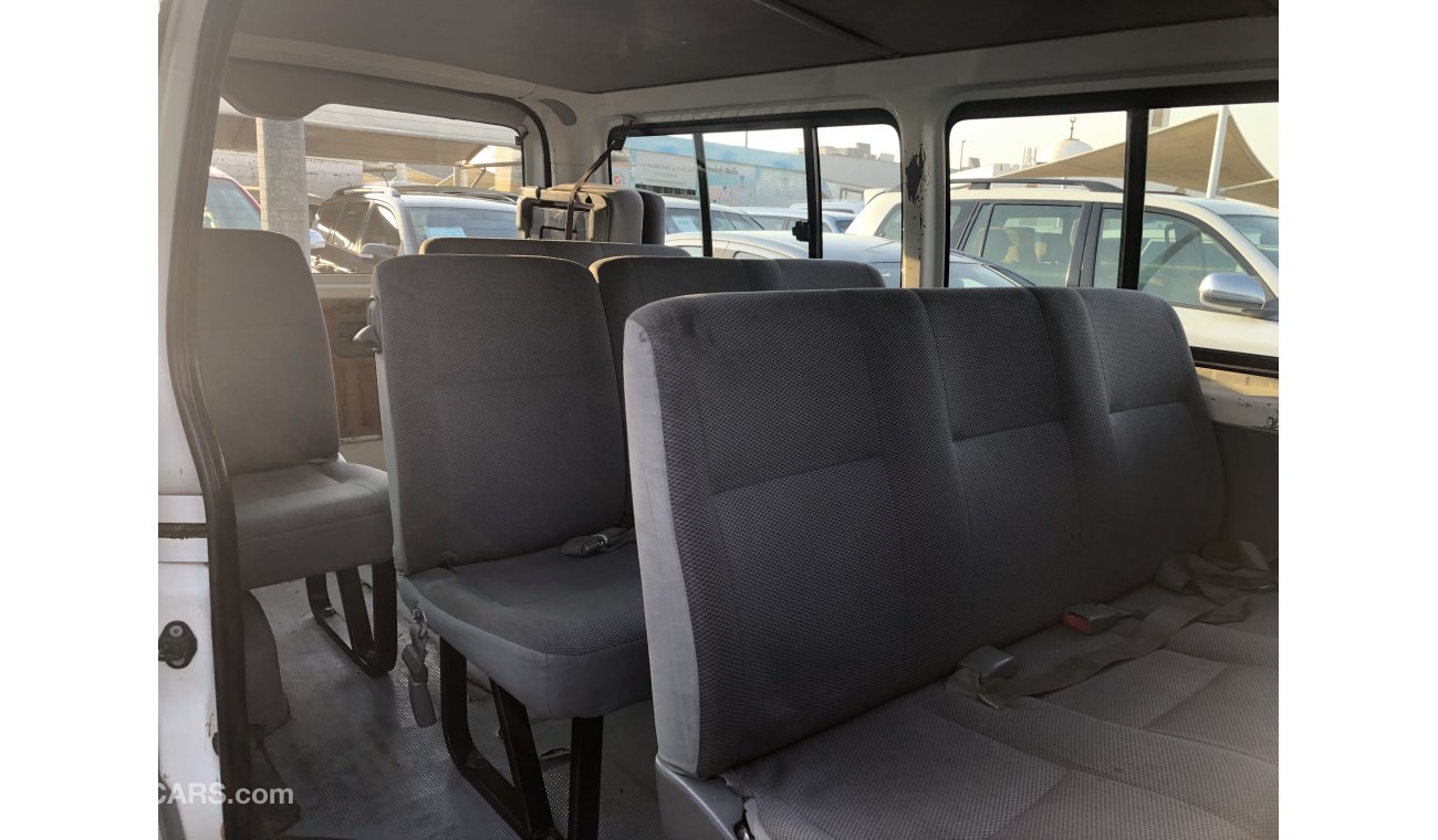 Toyota Hiace Toyota Hiace Bus 13 str,model:2010. Excellent condition