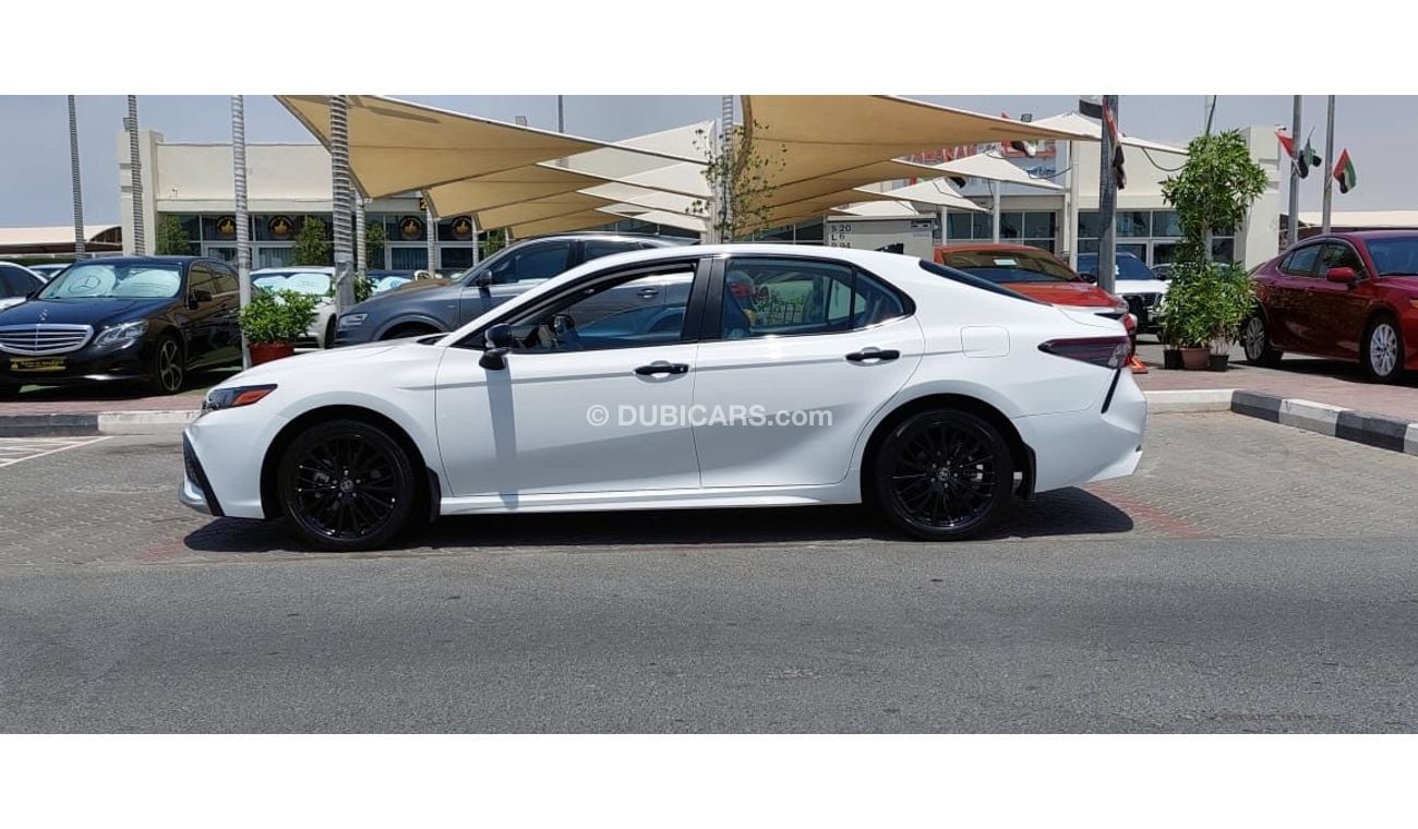 Toyota Camry SE Low mileage