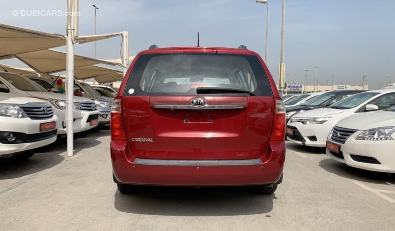 Used Kia Carnival 2015 with Sunroof Ref85 2015 for sale in Sharjah