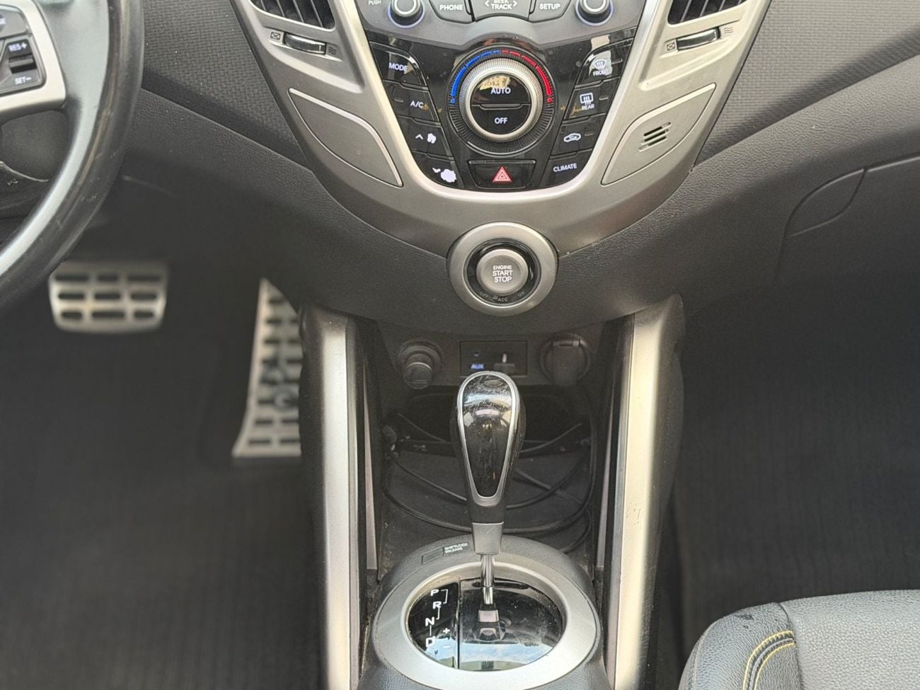 هيونداي فيلوستر Hyundai Veloster 1.6L / GCC / 2016 / Free Accident Original Paint