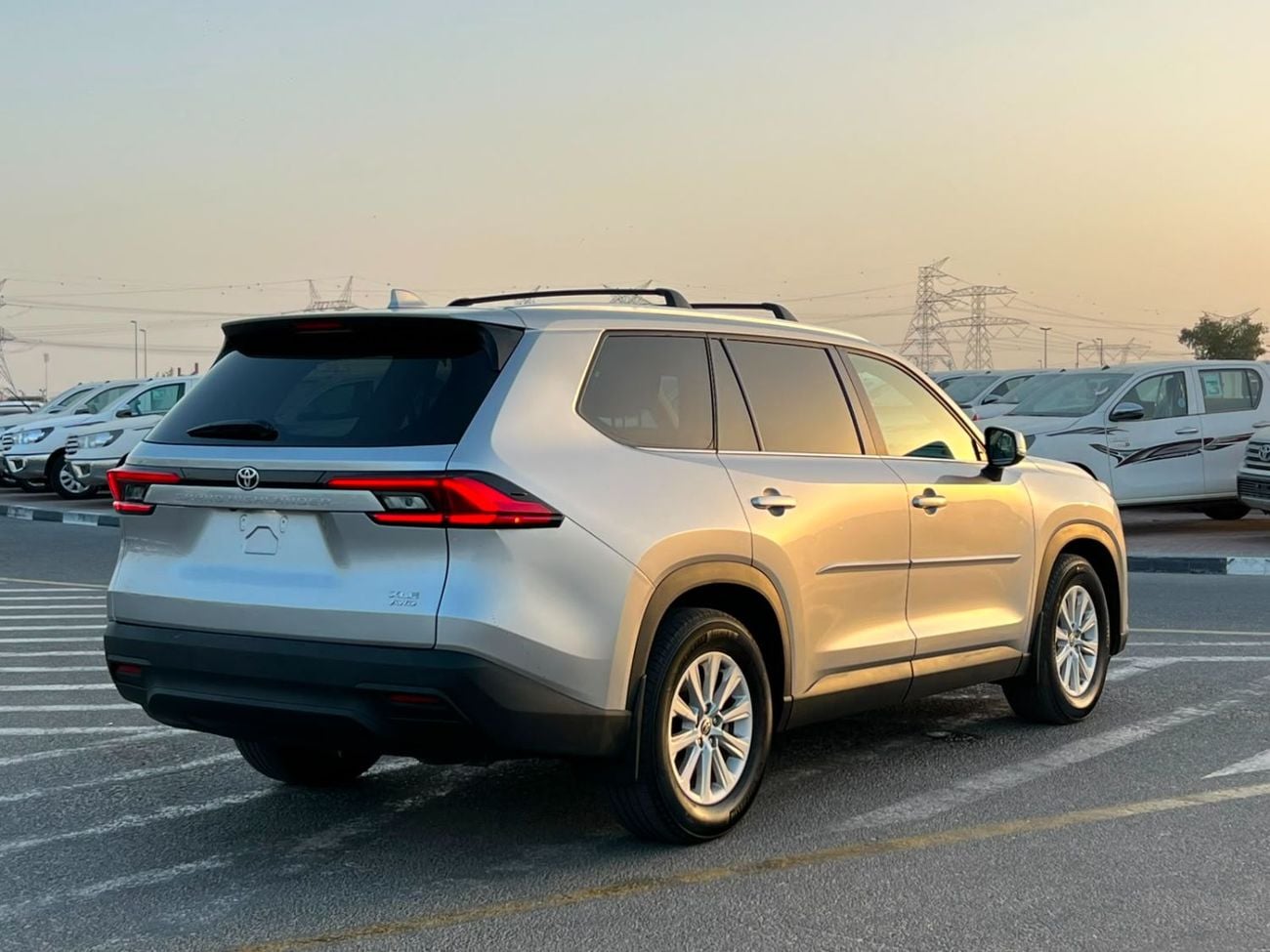 تويوتا جراند هايلاندر 2024 Toyota Grand Highlander XLE 2.4L V4 Turbo - AWD 4x4 Full Option With Dual Radar - Trunk Auto -