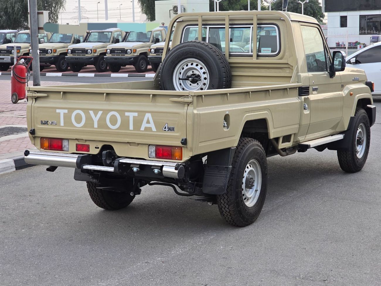 تويوتا لاند كروزر بيك آب MANUAL TRANSMISSION 4.0 PETROL DUAL FUEL TANKS 4.0 PETROL QUANTITIES AVAILABLE