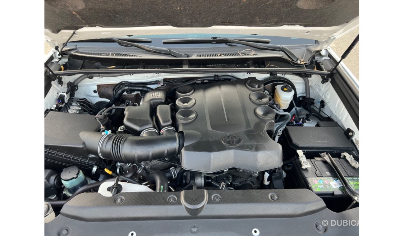 Toyota 4Runner 2019 SR5 PREMIUM SUNROOF 7 SEATER FULL OPTION