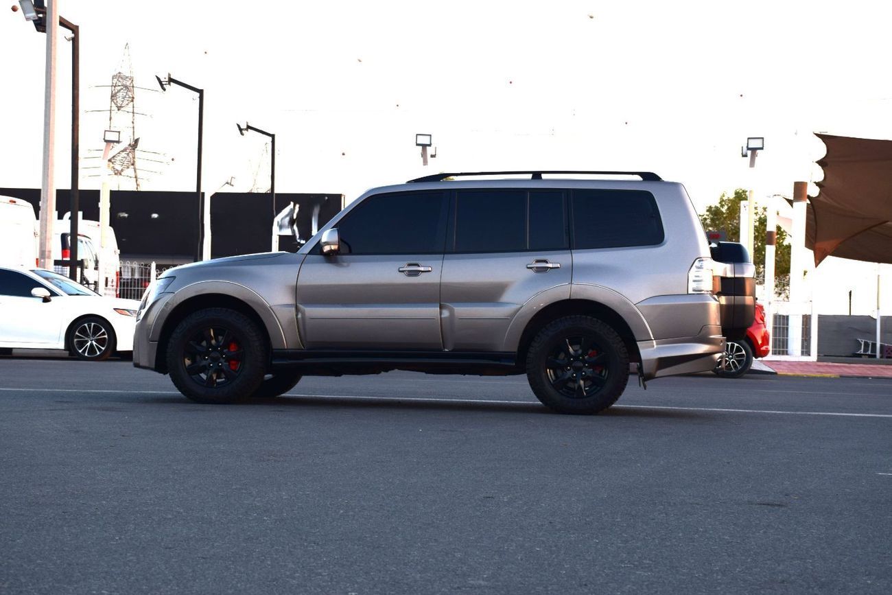 ميتسوبيشي باجيرو Right Hand (Diesel 3.2L)