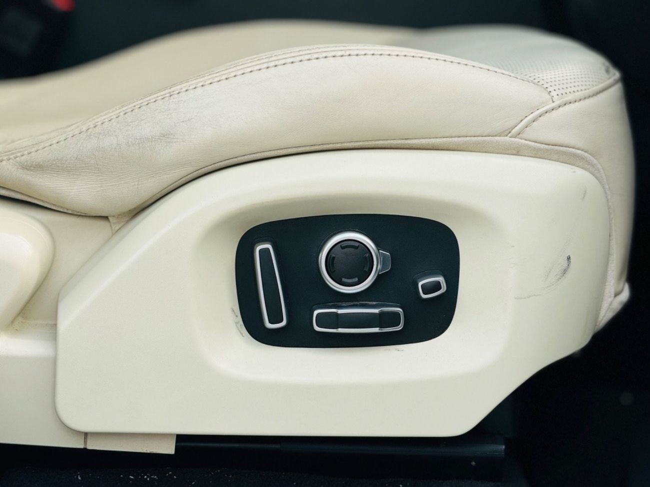 لاند روفر رينج روفر سبورت Range Rover sports Diesel RIGHT HAND DRIVE