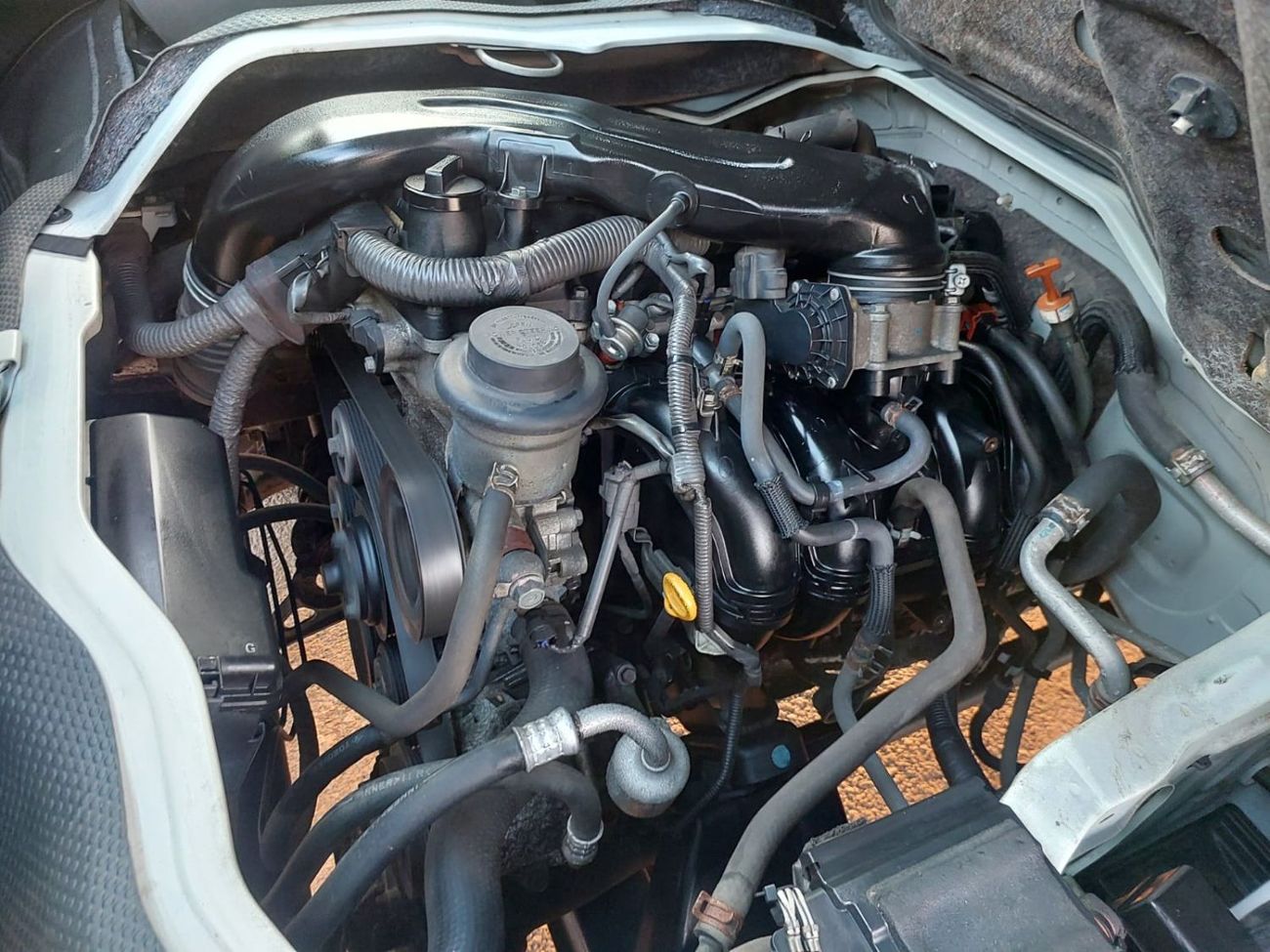 تويوتا هاياس TOYOTA HIACE COMMUTER VAN RHD 2014 MODEL 2.7 L PETROL AUTOMATIC(PM06274)