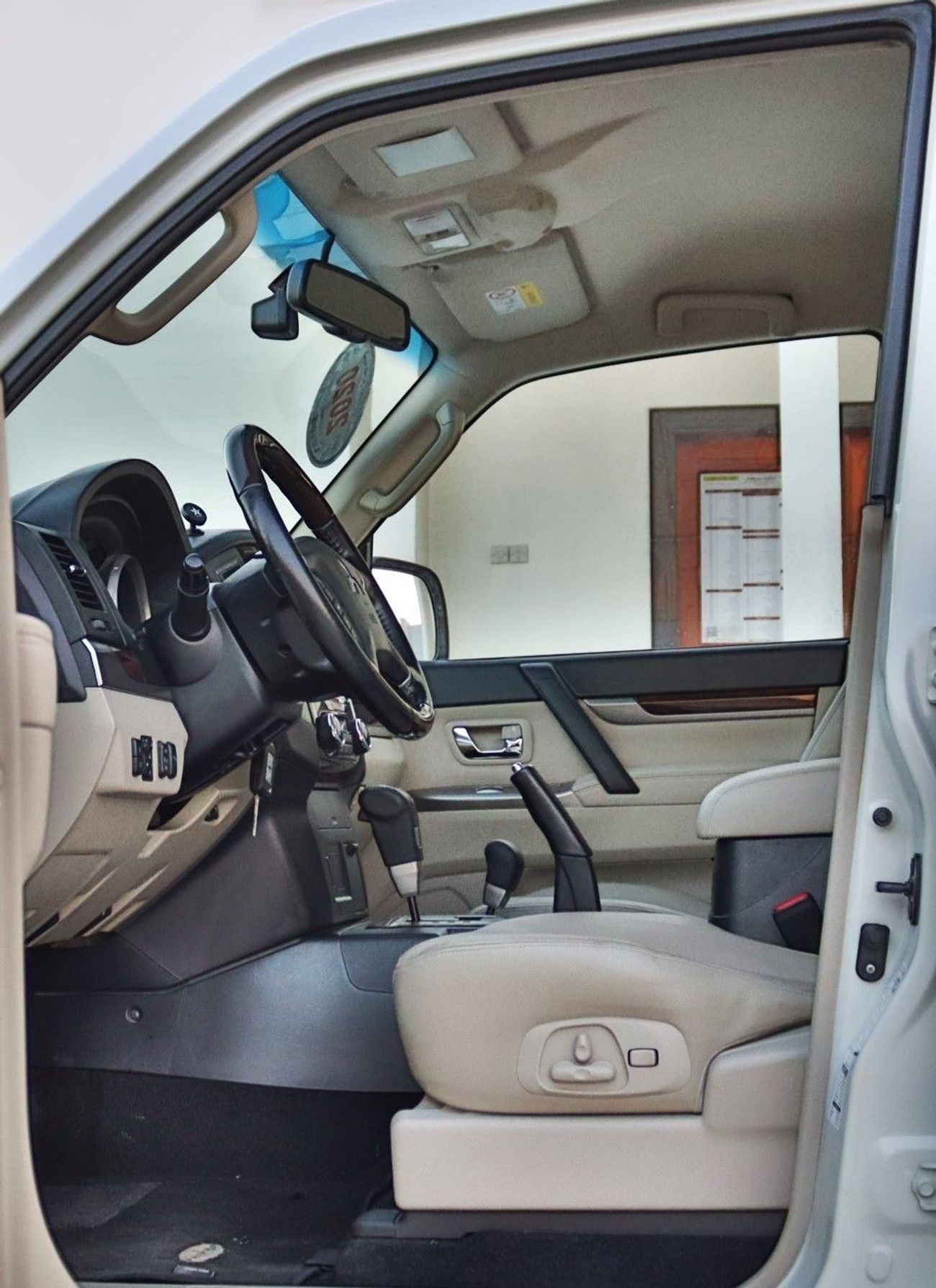 ميتسوبيشي باجيرو 2020 ميتسوبيشي باجيرو جي ال اس (V80)، 5 د إس يو في، 3.5 لتر 6 سلندر بنزين، أوتوماتيك، دفع رباعي