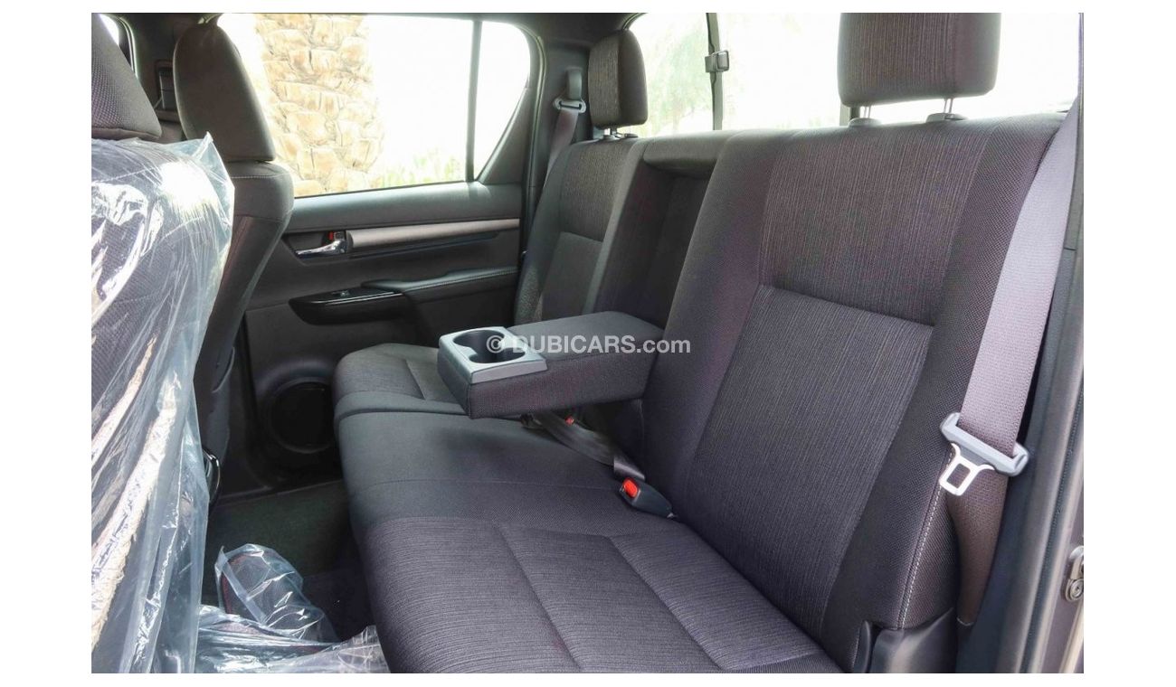 Toyota Hilux 2023 Toyota Hilux 4x4 DC 4.0 Adventure HI SR5 P A/T - Silver inside black