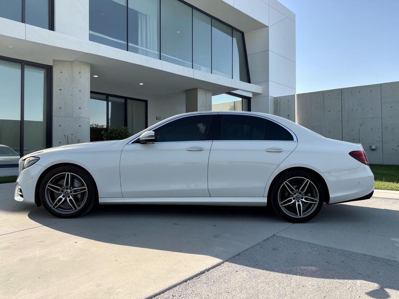Mercedes-Benz E300 Premium + 2.0L AED 1,900 P.M | 0% DOWN PAYMENT | MERCEDES-BENZ E300 AMG | 2.0L V4 | 2020
