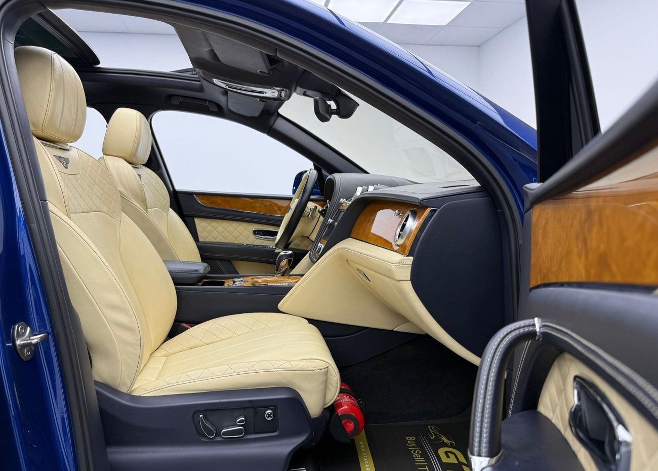 Bentley Bentayga 2017 Bentley Bentayga W12, Full Service History, High Option, GCC