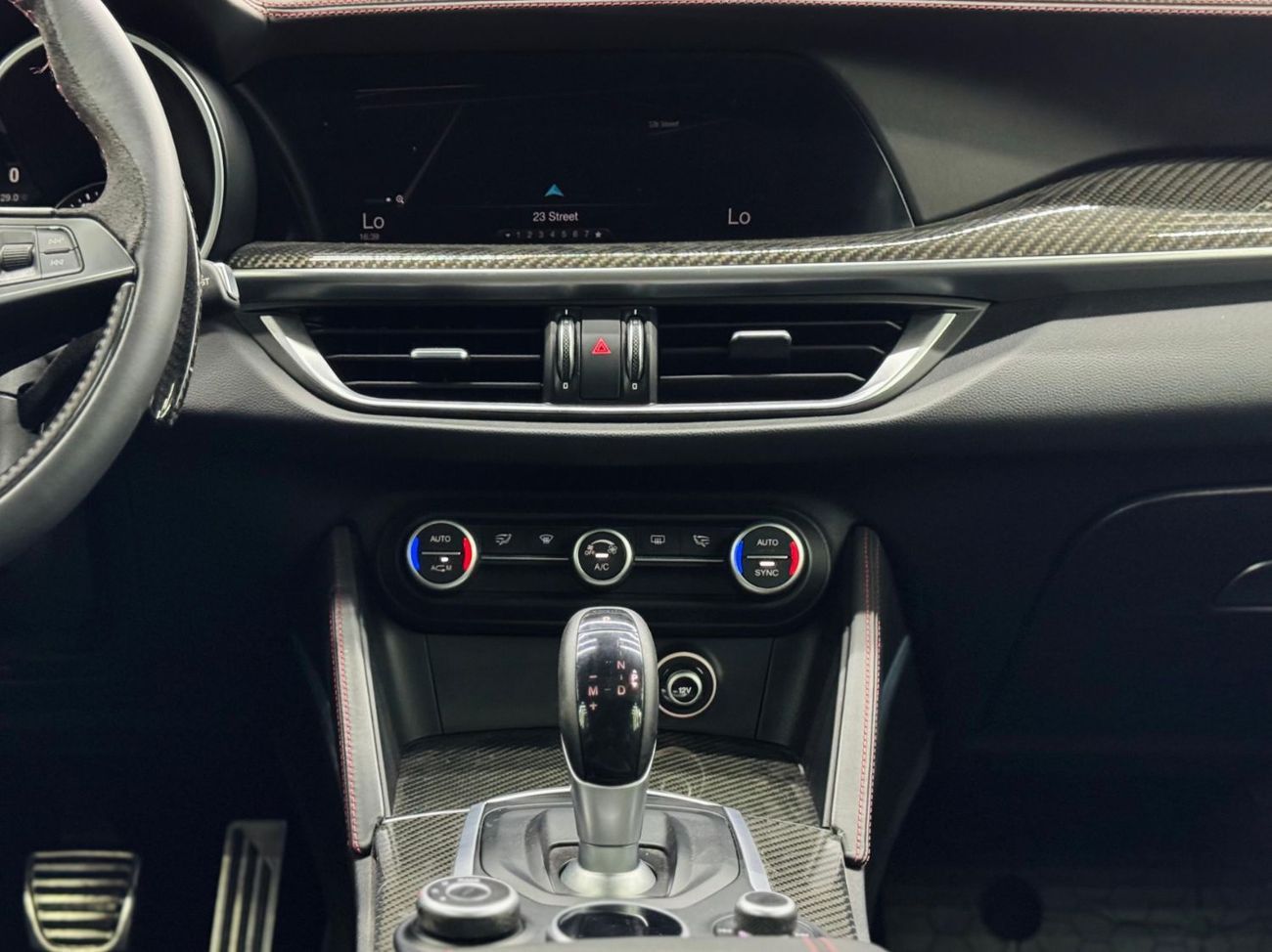 ألفا روميو ستيلفيو Quadrifoglio 2.9L (503 HP) 2018 Alfa Romeo Stelvio Q4, Warranty, Carbon Fiber Package, Excellent Con