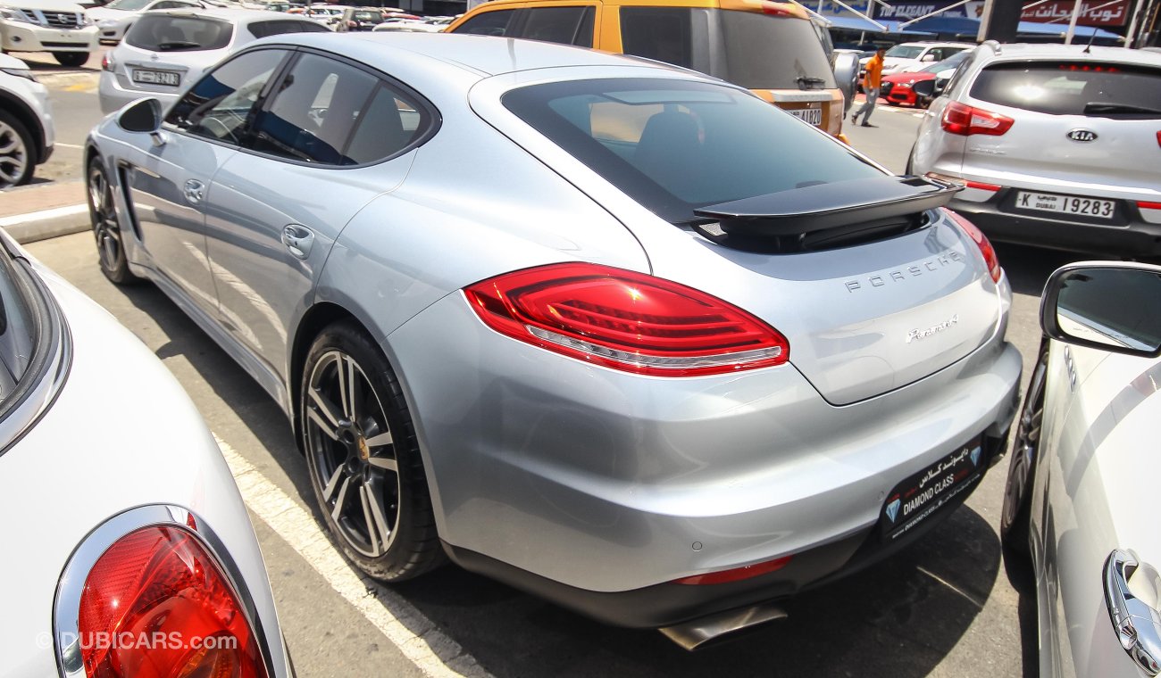 Porsche Panamera 4