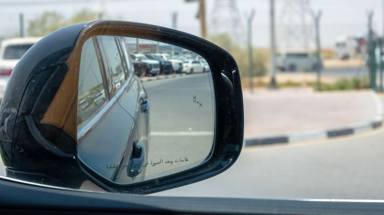 لكزس LX 700h Signature