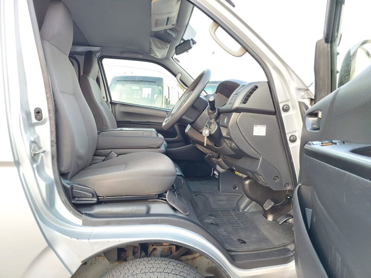 Toyota Hiace TOYOTA HIACE VAN RHD 2014 MODEL 3.0 L DIESEL AUTOMATIC(PM74812)