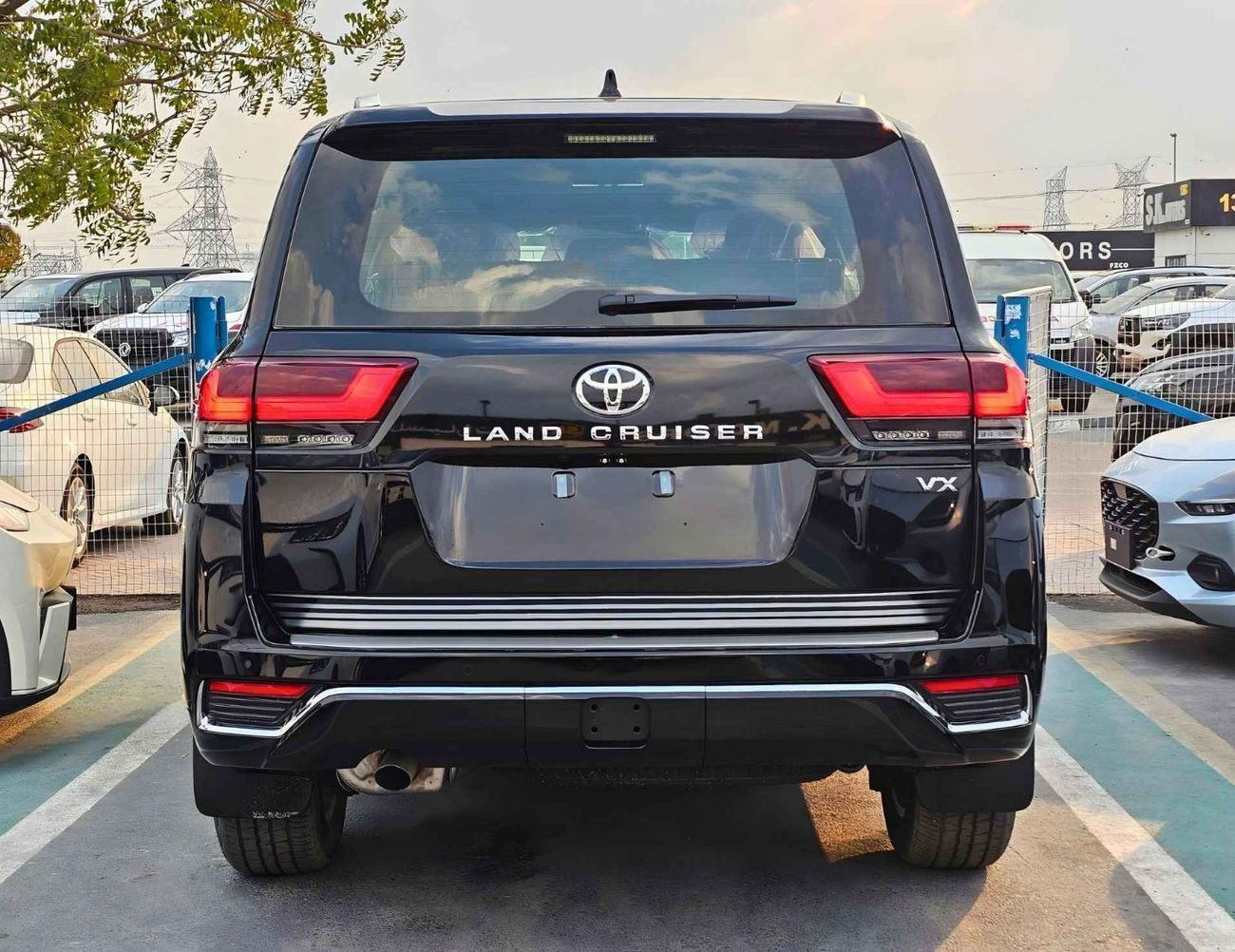 Toyota Land Cruiser VXR VX /4.0L PETROL V6 /RADAR /BIG DVD/JBL SPEAKERS / REAR ENTERTAINMENT DVD /MID OPTION (CODE#VX4MA