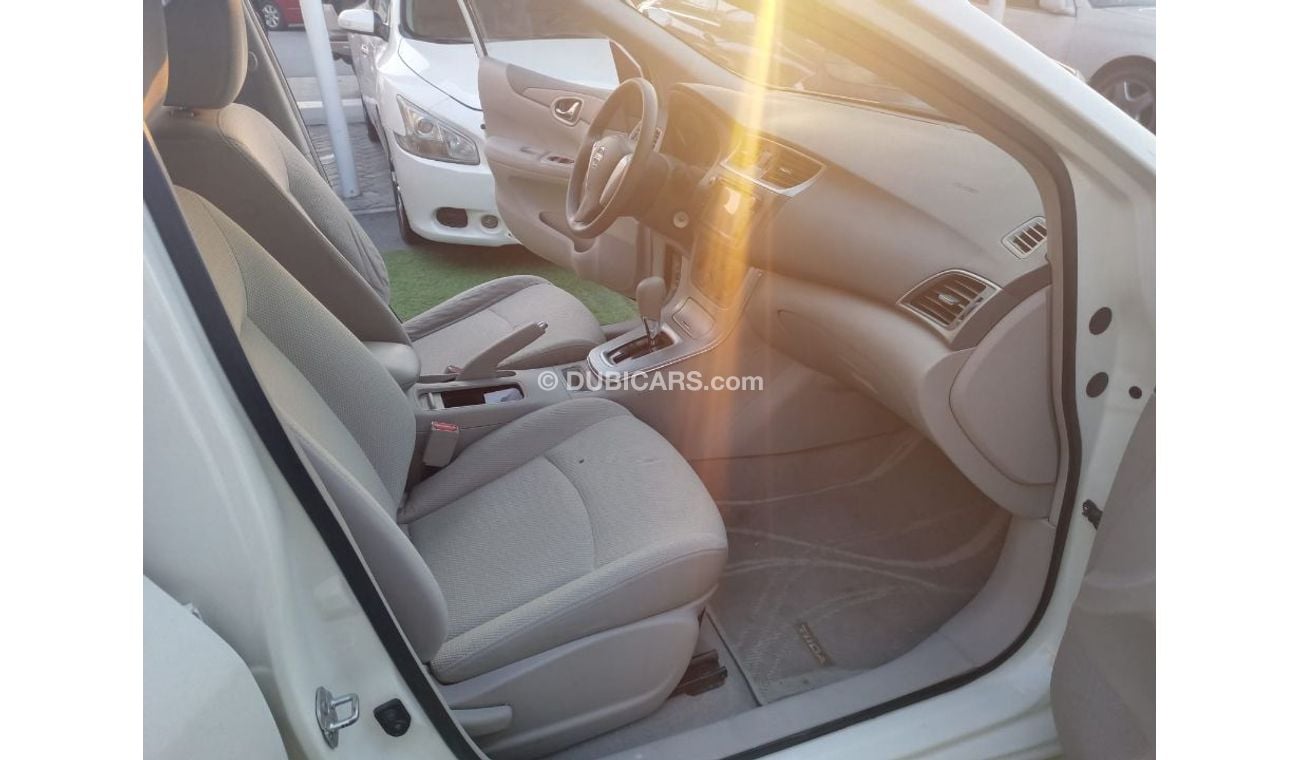 نيسان تيدا خليجى موديل 2013 لون أبيض شاشة كاميرا خلفية بدون حوادث بحالة ممتازة لاتحتاج لأى مصاريف