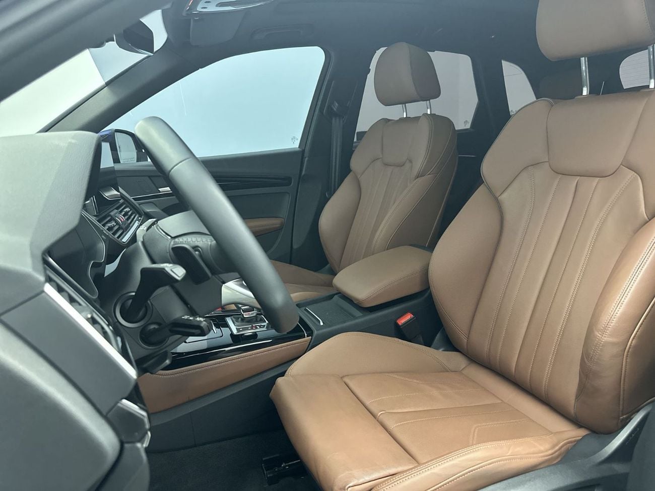 أودي Q5 45 TFSI Quattro Design 2.0L