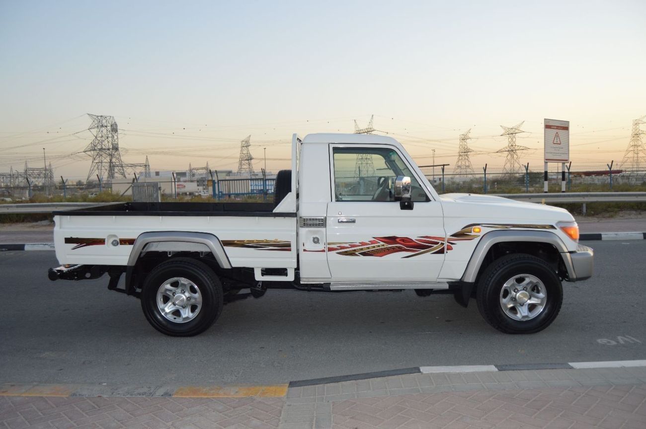 Toyota Land Cruiser Pick Up single Cabin