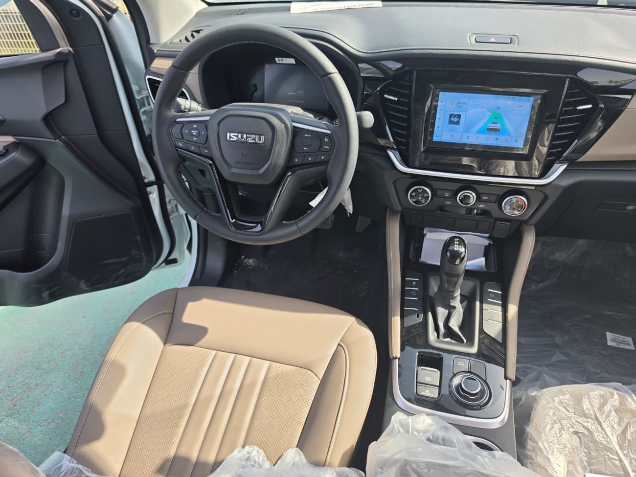 Isuzu MU X Isuzu MU-X 3.0 4JJ3 2026 – 4×4 | Diesel | 6AT | White / Grey