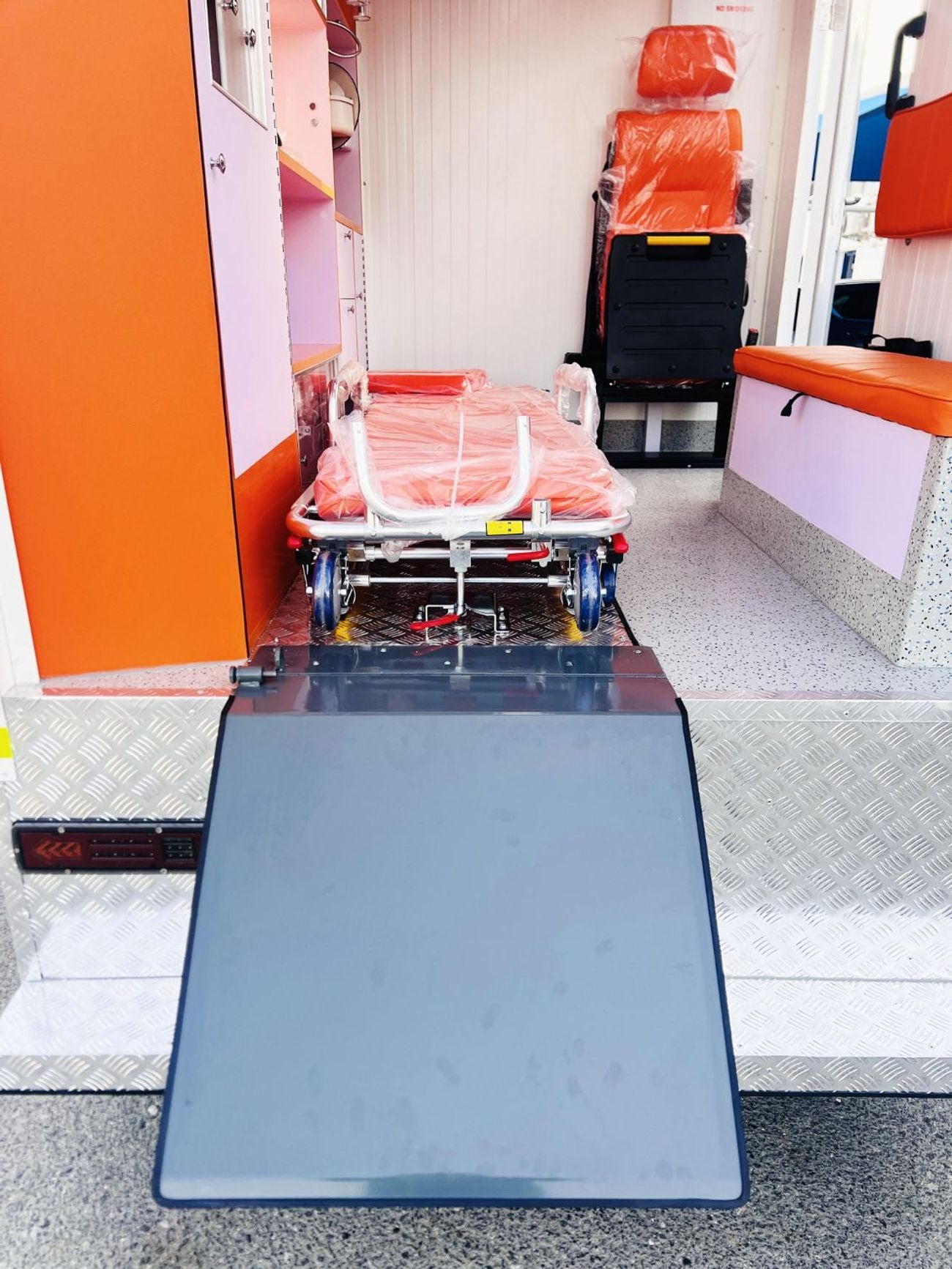 تويوتا هيلوكس 2026 Toyota Hilux 2.4L MT Diesel (Ambulance)