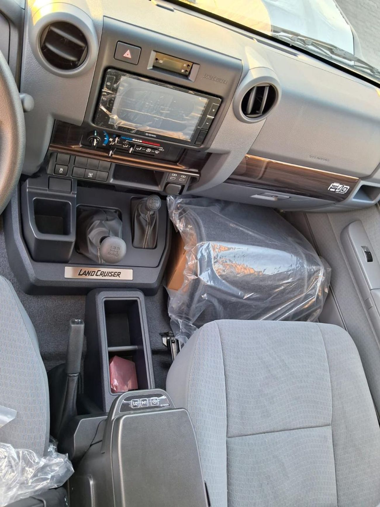 تويوتا لاند كروزر 70 LC76 HARDTOP 4.0L PETROL 5 DOORS M/T FULL OPTION 2025 MODEL