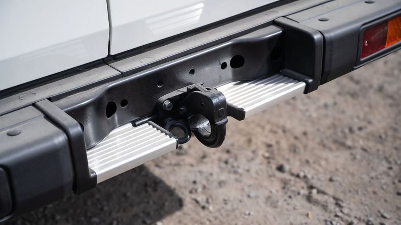 Toyota Land Cruiser 70 LC76 4.0 MT mid option 2025