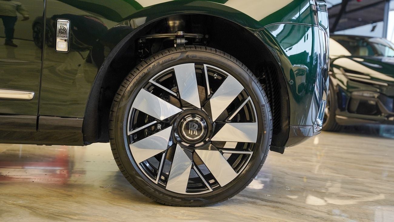 Rolls-Royce Cullinan Rolls Royce Cullinan - Silver Badge - 2026