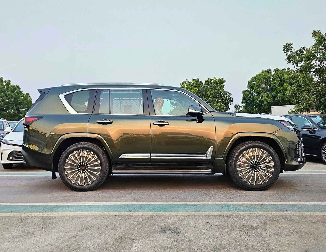 لكزس LX 700h HYBRID/ VIP SEATS FULL OPTION/ PETROL AT 3.5L V6 4WD/CODE#LX7HV