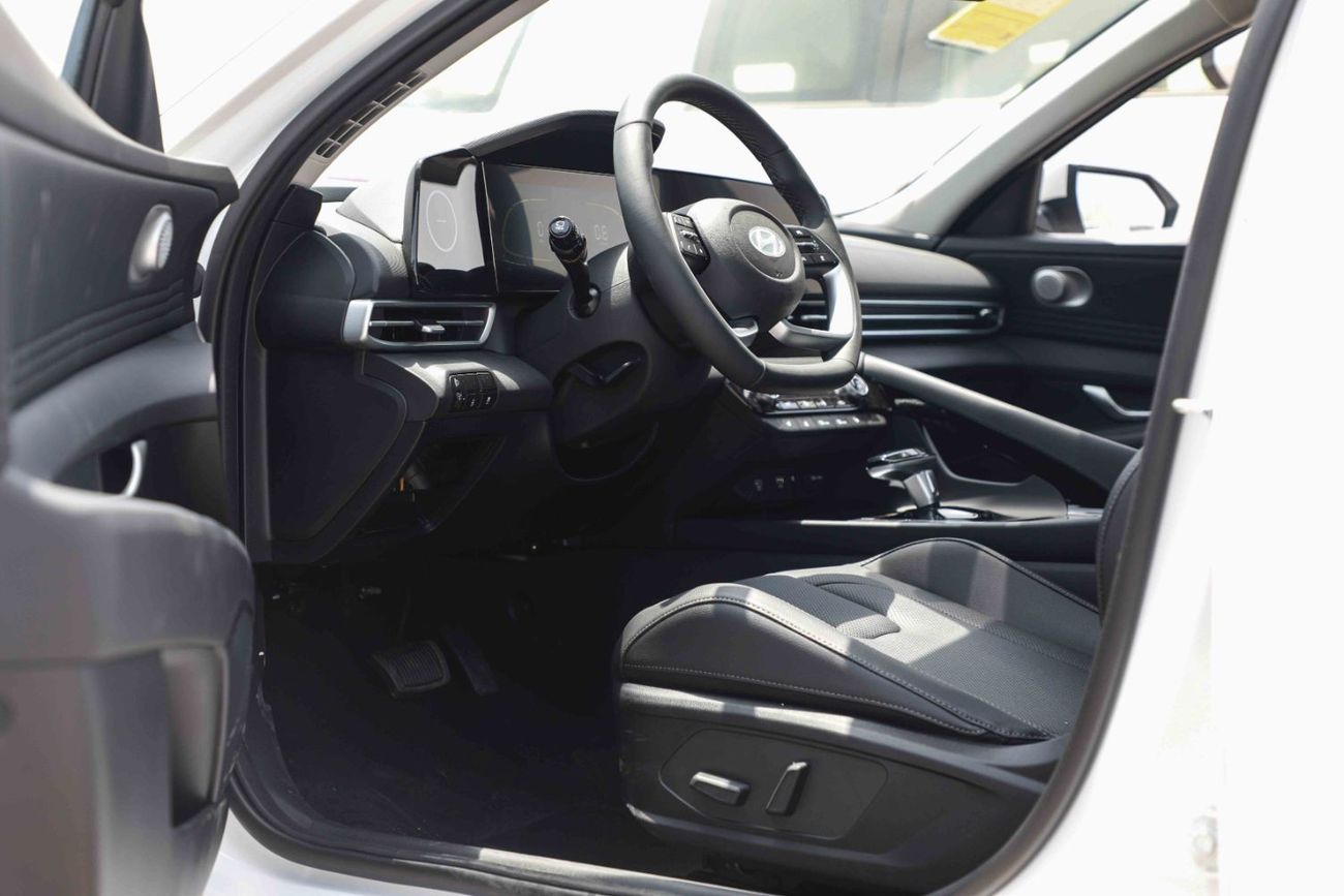 Hyundai Elantra 2024 Hyundai Elantra 1.5 LUX | Export Only | Safety package / Hyundai Smart Sense package / Comfort