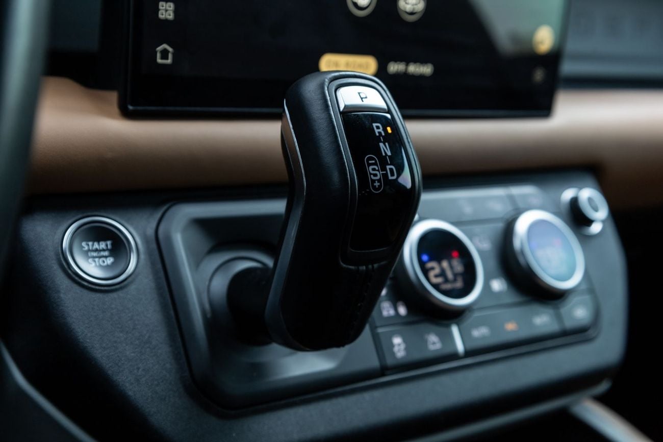 Land Rover Defender P400 90 HSE 3.0L (5 Seater)