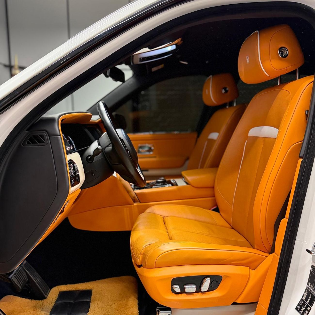 Rolls Royce Cullinan  Silver Badge | 2026 Facelift Kit | GCC Specs | Service Contract