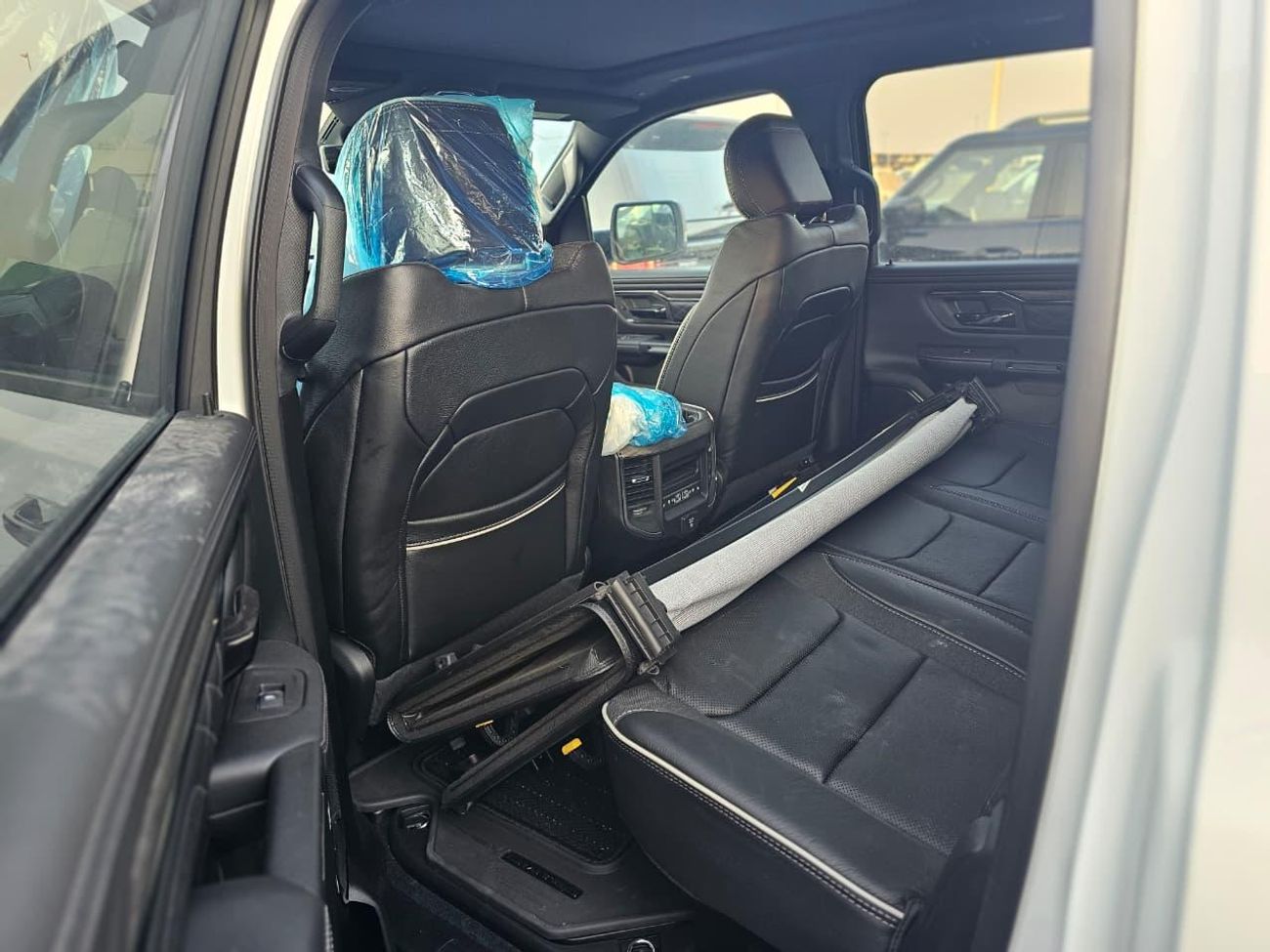 رام 1500 3.0L LIMITED NIGHT EDITION ( ONLY FOR RE- EXPORT )