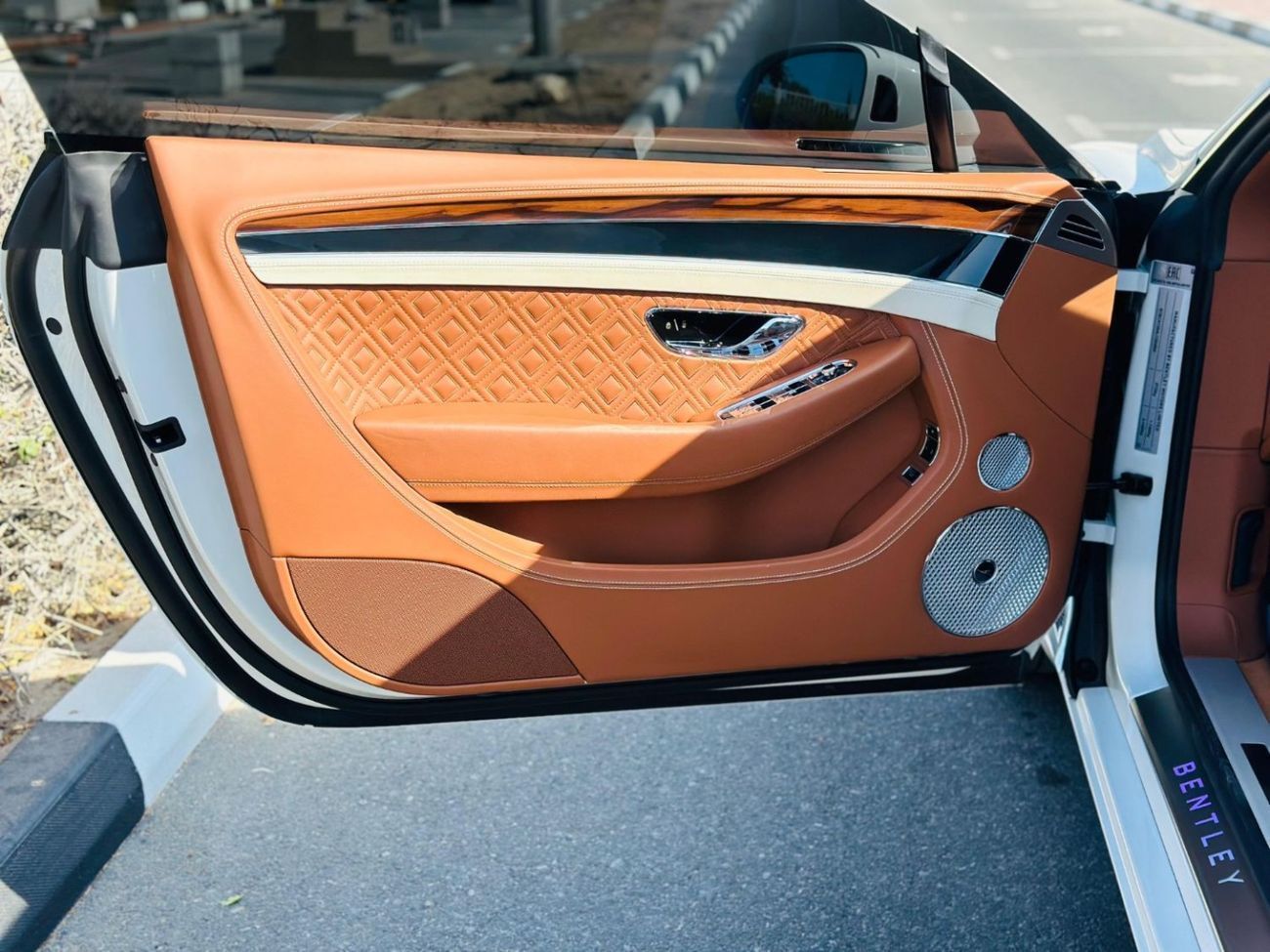 Bentley Continental GT 6.0L W12 (626 HP)