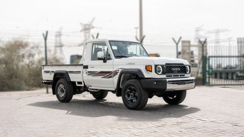 Toyota Land Cruiser Pick Up 2026 Toyota LC79 2.8L MT Diesel (White-Brown)