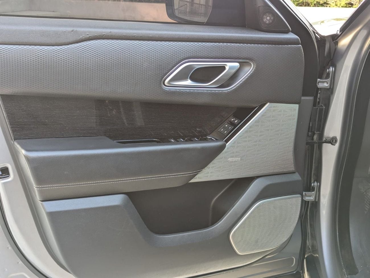 Land Rover Range Rover Velar Range velar Model 2020 Fuel Petrol Colour brown