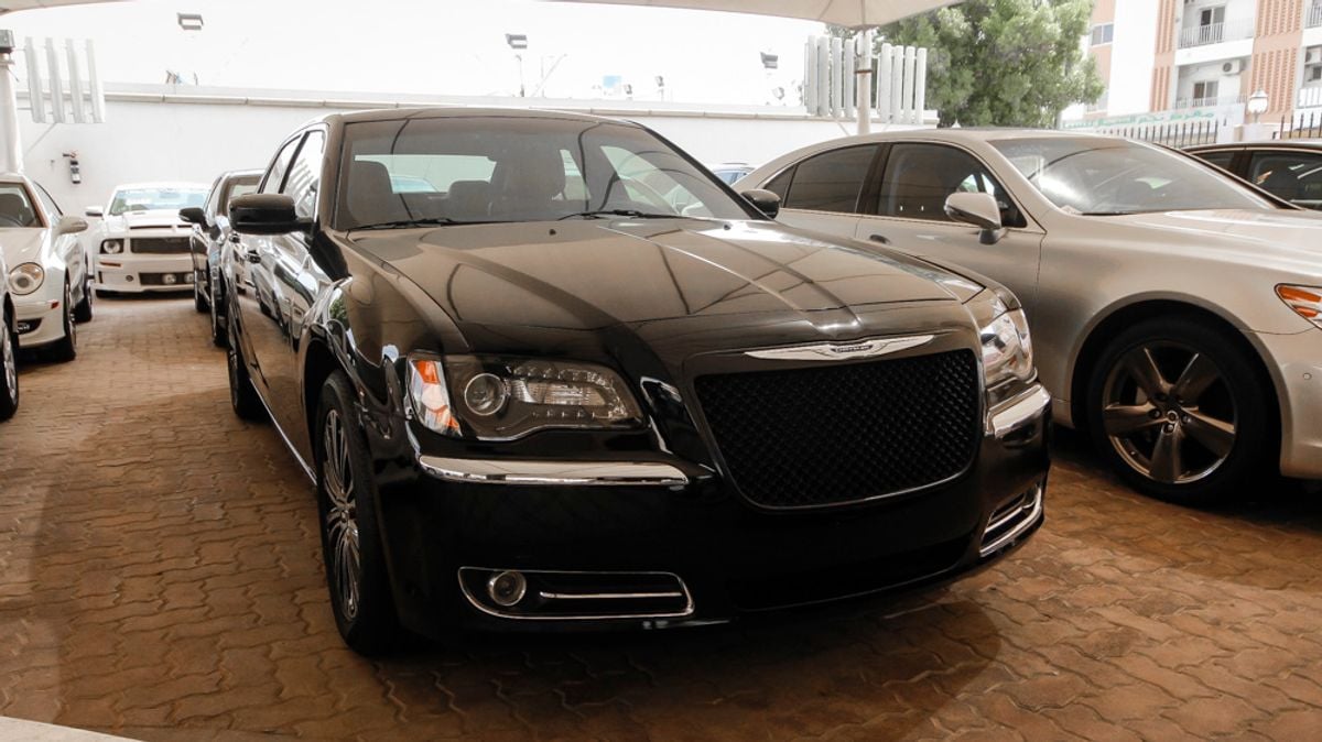 Chrysler 300s Awd For Sale Aed 73 000 Black 2013