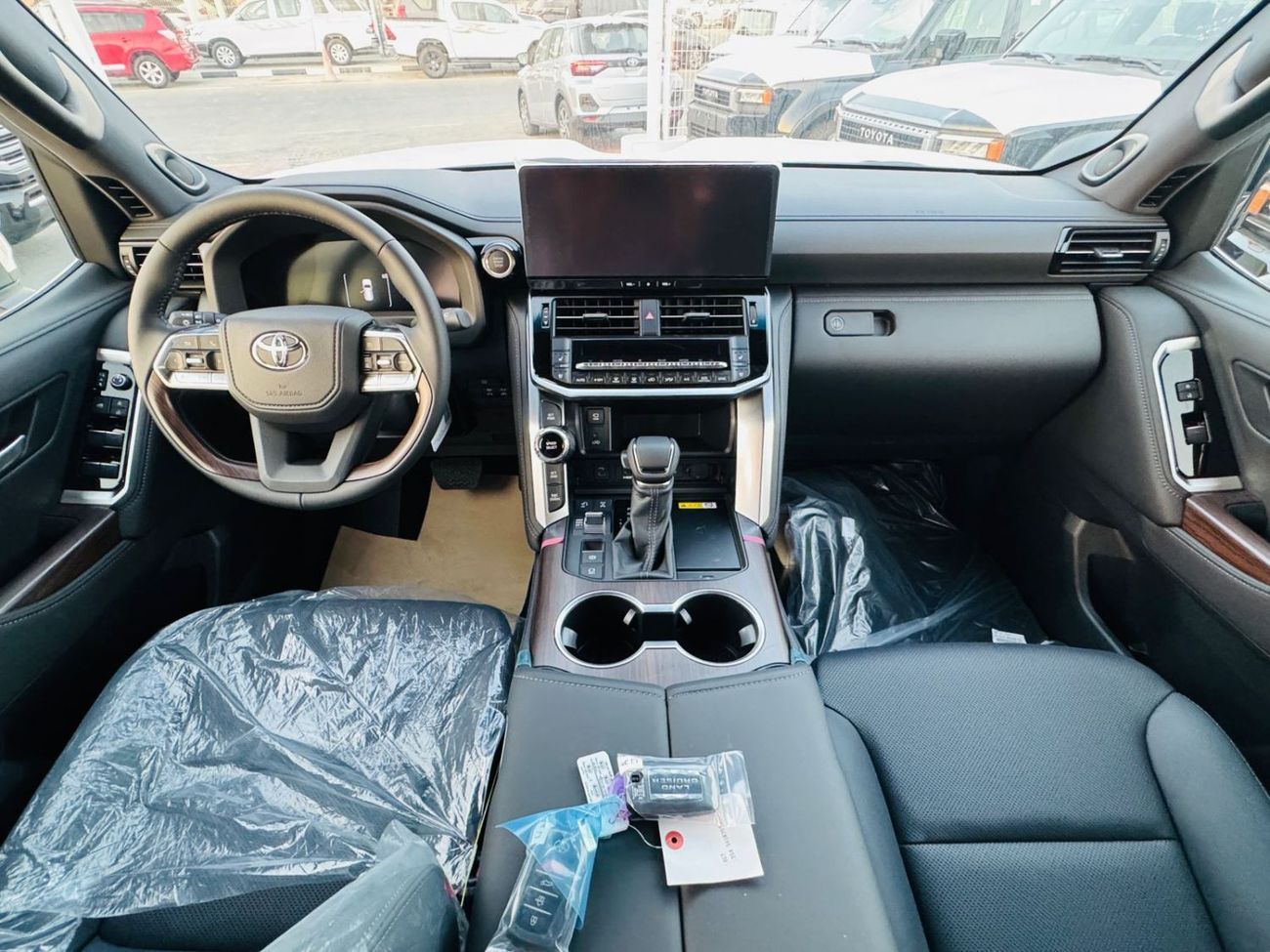 Toyota Land Cruiser TOYOTA LC VX  300 4.0L PTR GCC A/T F/O WHITE 2025