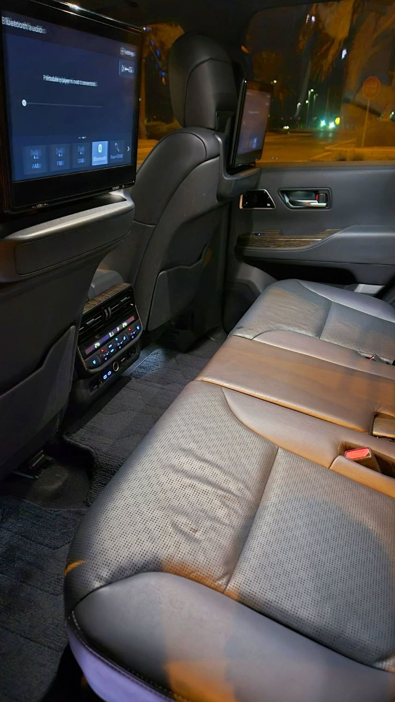 Toyota Land Cruiser VXR 4.0L Black-interior 4.0L LHD Petrol Automatic 4WD 6-Cylinders Sunroof Leagher-Electric Front Sea